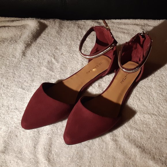Le Chateau sandals size 6 burgundy faux suede flats excellent condition - Picture 1 of 5